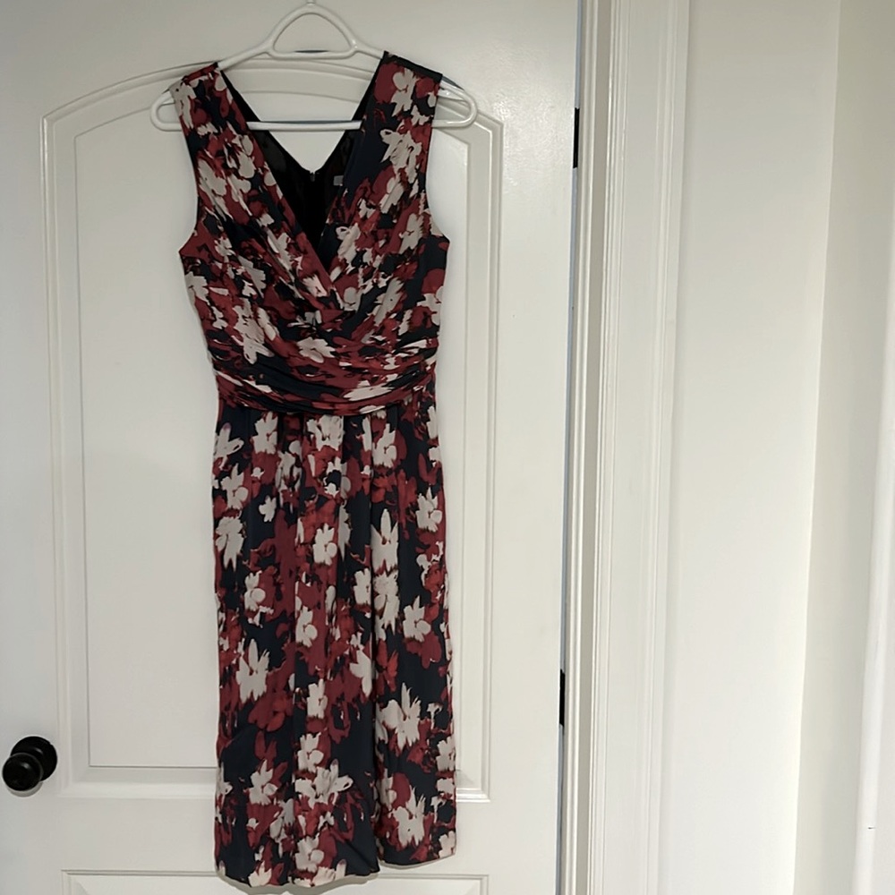 Beautiful VNeck midi dress